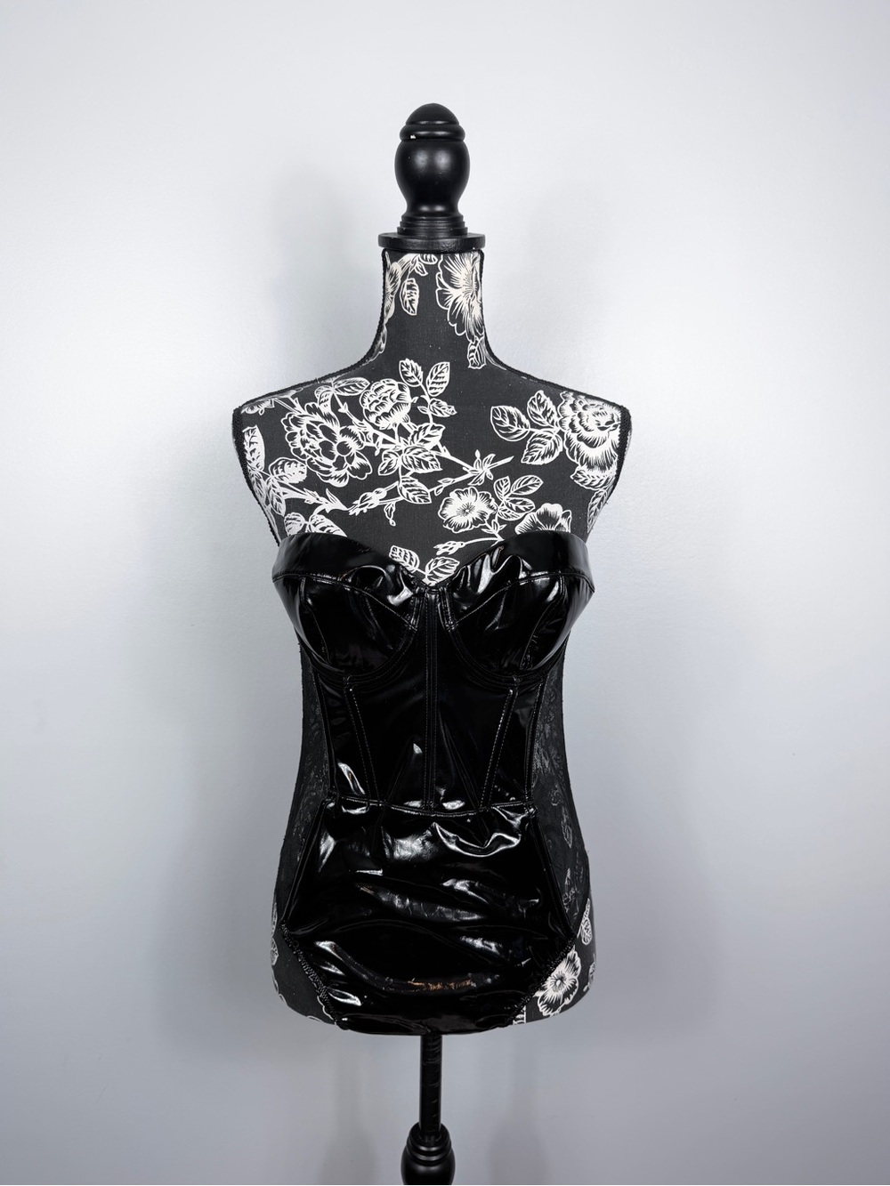 NWT VS Very Sexy black faux patent leather lace balconette teddy size large